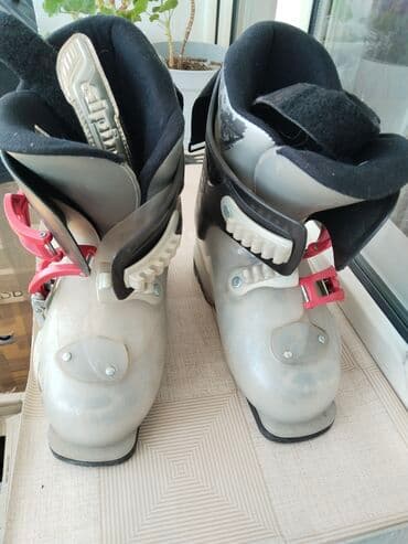 футбольные бутсы predator: Лыжные ботинки, б/у, сделано в Словении, 2 штуки. цена за 2 штуки — 1