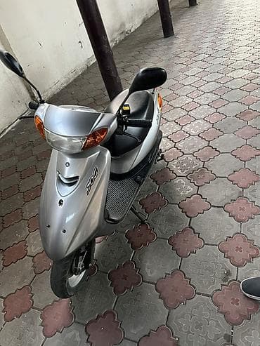 Скутер Yamaha Jog 50 кубик (серебристый)Продаю брал для себя ездил