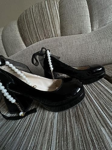 Лодочки на устойчивом каблуке с декором - Цвет: черный, лаковая