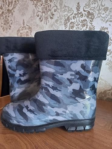 Продаю! 1.осенние резиновые сапоги на мальчика НОВЫЕ! 34 размер 500 at lalafo.kg Продаю! 1.осенние резиновые сапоги на мальчика НОВЫЕ! 34 размер 500