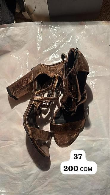 сапоги ош: Женская обувь — два варианта. 1) Сандалии с декором - Размеры: 37 и — 10