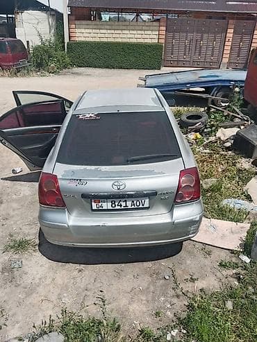 салон машины: Toyota Avensis: 2004 г., 2 л, Механика, Дизель, Седан — 3