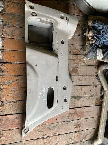 запчасти на тойота секвойя в бишкеке: Обшивка багажника Toyota 2003 г., Б/у, Оригинал, Япония — 1