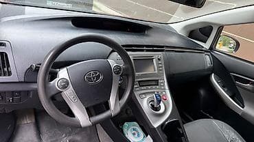 вольво спойлер: Toyota Prius: 2013 г., 1.8 л, Вариатор, Гибрид, Лифтбек — 4
