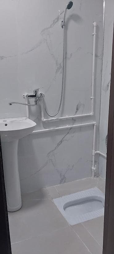 аренда гостинки: Сдаётся комната в частном доме. - Просторная комната с окном, На полу — 3