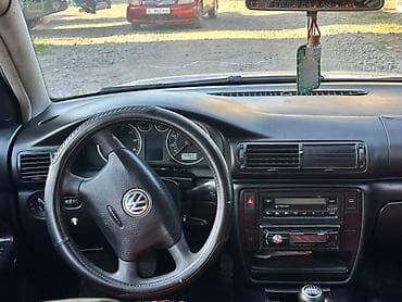 Volkswagen: Volkswagen Passat: 2002 г., 2 л, Механика, Бензин, Седан — 7