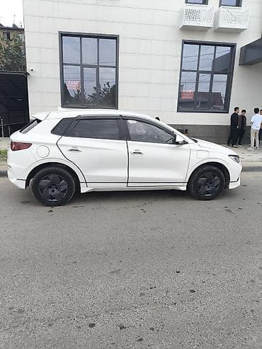 e6 3: BYD E2: 2024 г., Электромобиль, Хэтчбэк — 3