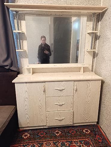 Туалетный столик, Б/у, С зеркалом, ЛДСП