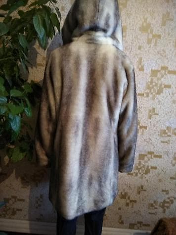 меховые куртки: Полушубок в отличном состоянии 
 носили мало, размер 50-54 — 1