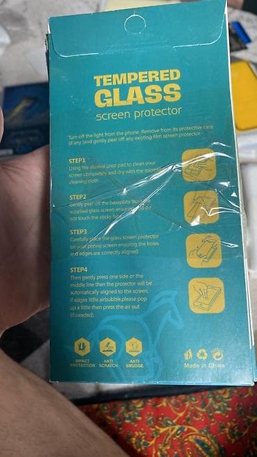 18штук срочно продам Закалённые стекла для экрана смартфона