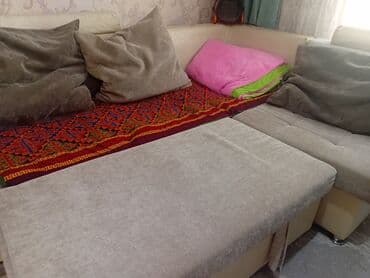 Угловой диван, C подушками