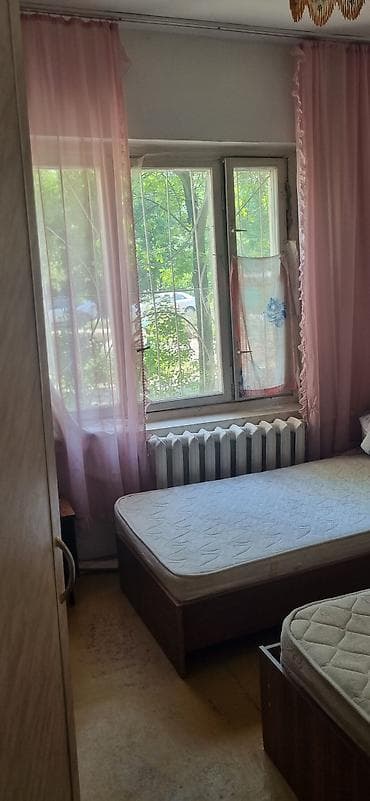 продаю спальный гарнитур бишкек: Здаю комнату с подселением Состав: - Две односпальные кровати с — 4