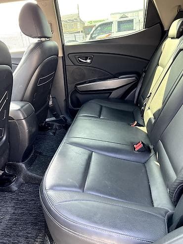 geely e5: Компактный кроссовер серого цвета (металлик) с контрастной черной — 9