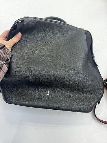 Аксессуары: . Продаю Кожаные оригинальные сумки б/у в хорошем состоянии Цена — 3