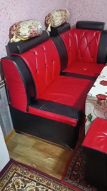 угловой диван новый: Кухонный мягкий уголок, Дерево, цвет - Красный — 1