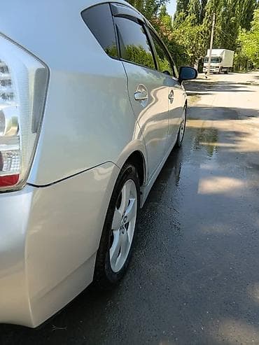 li 9 max: Toyota Prius: 2013 г., 1.8 л, Автомат, Гибрид — 5