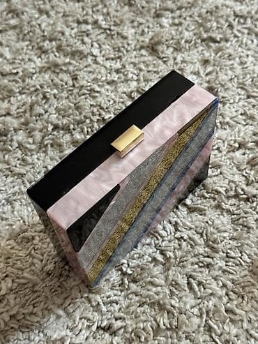 Личные вещи: Вечерний клатч-бокс Zara Один выход состояние 10/10 Продаю эффектный — 2