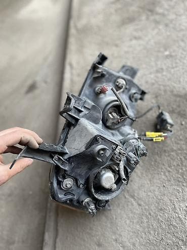 Детали ходовой части: Передняя левая фара Honda — 4