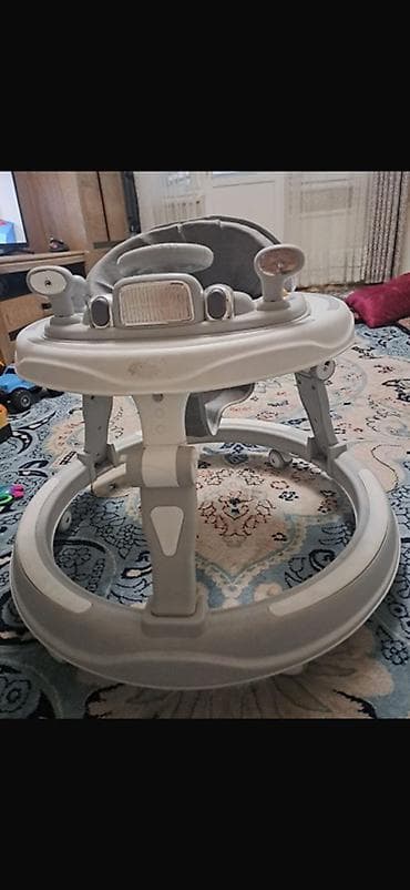 Ходунки для малышей Babywalker (серо-белые) - Круглая устойчивая база