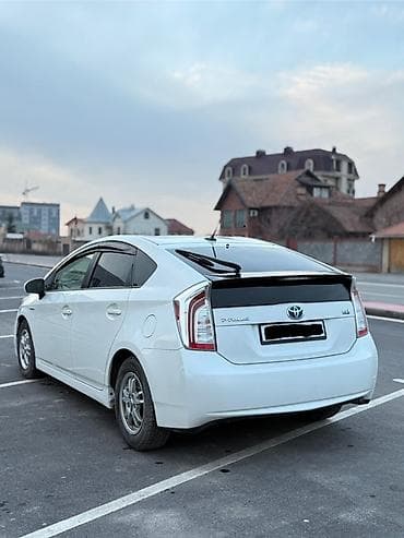 Продажа авто: Toyota Prius: 2015 г., 1.8 л, Вариатор, Гибрид, Хэтчбэк — 4