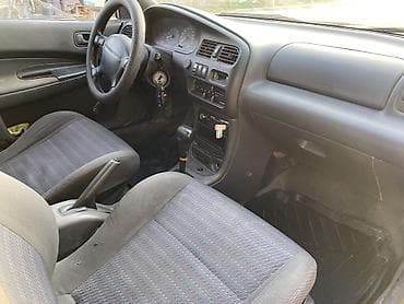 1994: Mazda 323: 1994 г., 1.6 л, Автомат, Бензин, Седан — 5