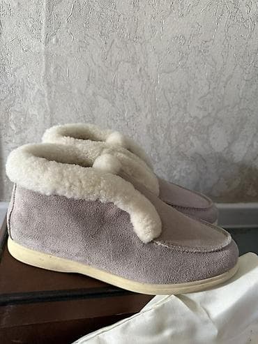 Угги: Угги, 37.5, 38, Love Moschino, Б/у, цвет - Бежевый, Самовывоз — 2