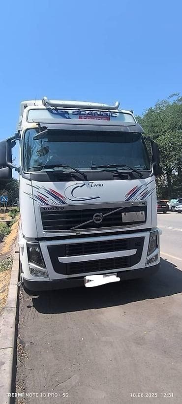 Тягач, Volvo, 2009 г., Тентованный