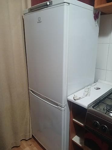 fridge: Холодильник Indesit, Требуется ремонт, Двухкамерный — 1