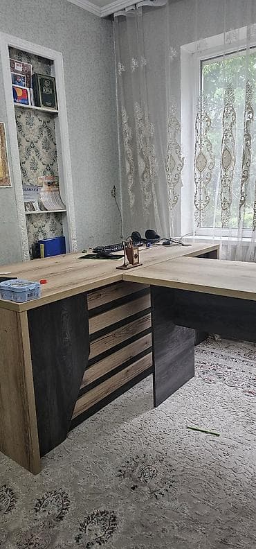 письменный стол на кыргызском: Офисный письменный/рабочий стол в современном стиле + рабочее кресло — 1