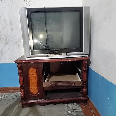 Продаётся комплект бытовой техники и мебели: - Телевизор Panasonic с
