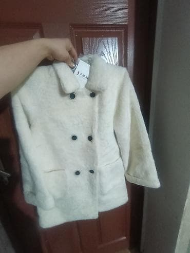 кейс для сигарет: Женское полупальто из мягкого «меха-шерпа» (букле) молочного цвета. - — 4