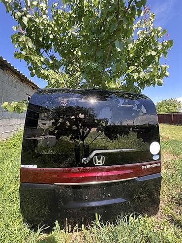 step wgn: Крышка багажника Honda, Оригинал — 1