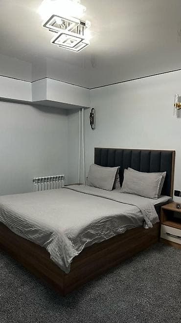 шикарный сундук: Двуспальная кровать с высоким мягким изголовьем - Размер — 1