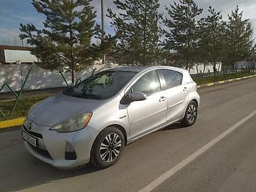 срв 4: Toyota Aqua: 2012 г., Вариатор, Гибрид, Хэтчбэк — 2