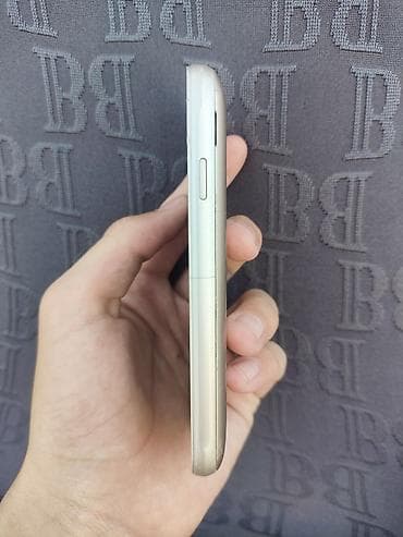 телефон сат: Samsung цвет - Золотой — 7