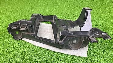 bmw m5 e39: Кронштейн фар правый нижний пластиковый / Кронштейн крепления фары — 3