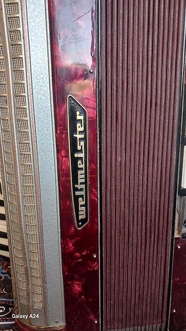 Музыкалык аспаптар: Аккордеон Weltmeister, красный перламутровый корпус. Характеристики — 5