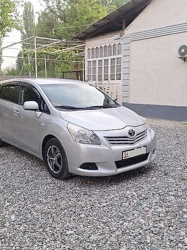 плавник: Toyota Verso: 2009 г., Минивэн — 1
