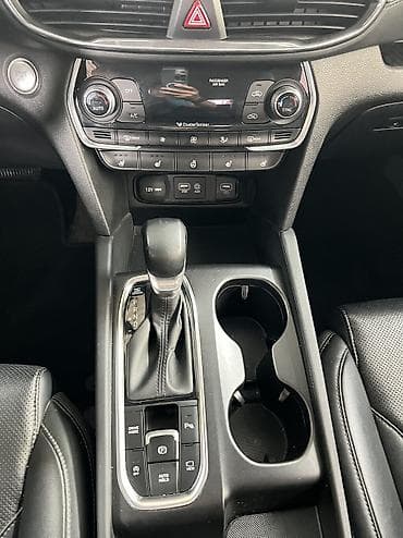 вмятина: Hyundai Santa Fe: 2020 г., 2 л, Автомат, Дизель, Кроссовер — 8