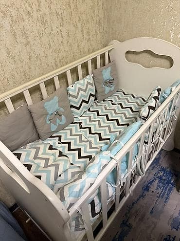 small table: Детская односпальная кровать, Б/у, Для мальчика, С бортиком, С матрасом, Дерево, Платная доставка — 2