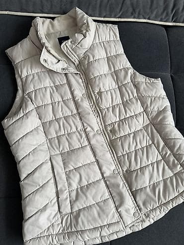 Плащи: Стёганый жилет Gap, размер M (US/CA/UK/EU M; рост 165/96A). Цвет — 1