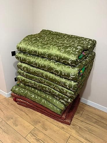 двухъярусный кровать в бишкеке: Тошок Б/у, Ватный матрас, цвет - Красный, Зеленый — 2