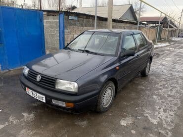 срочная авто: Volkswagen Vento: 1993 г., 1.8 л, Механика, Бензин, Седан — 1