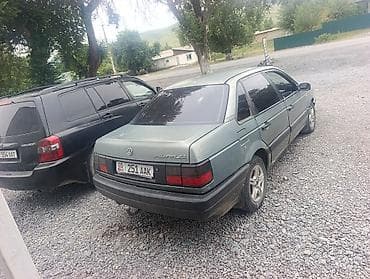 Транспорт: Volkswagen Passat: 1990 г., Седан — 2