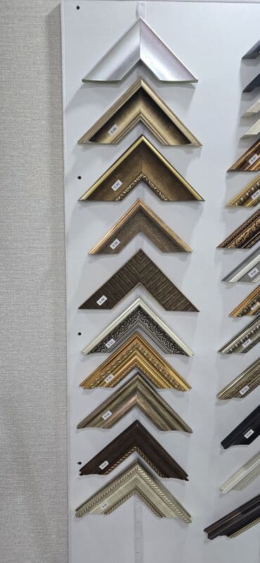 зеркало с камодом: В наличии! Зеркало с тёмно-коричневой рамой, рамка ПВХ. Ширина рамки — 4