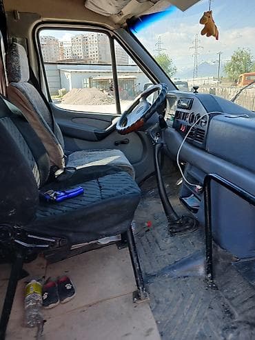 sprinter 2 7: Легкий грузовик, Mercedes-Benz — 9