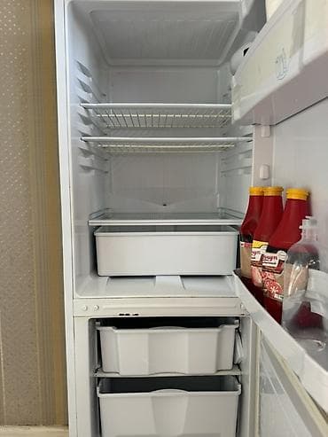 холоделник бу: Холодильник Indesit, Двухкамерный — 2
