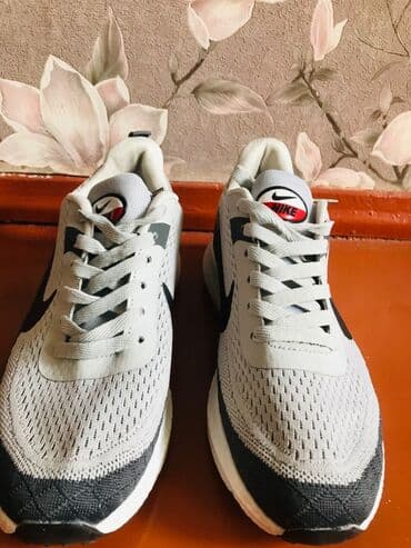 Мужские кроссовки, 41, Nike, Новый, цвет - Серебристый, Самовывоз, Платная доставка
