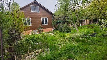 Продаётся загородный дом с ухоженным зелёным участком и садом. - Дом