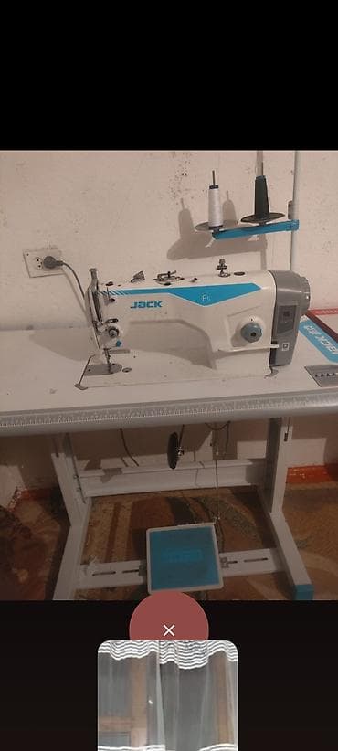 Промышленное швейное оборудование комплектом. 1) Прямострочная машина